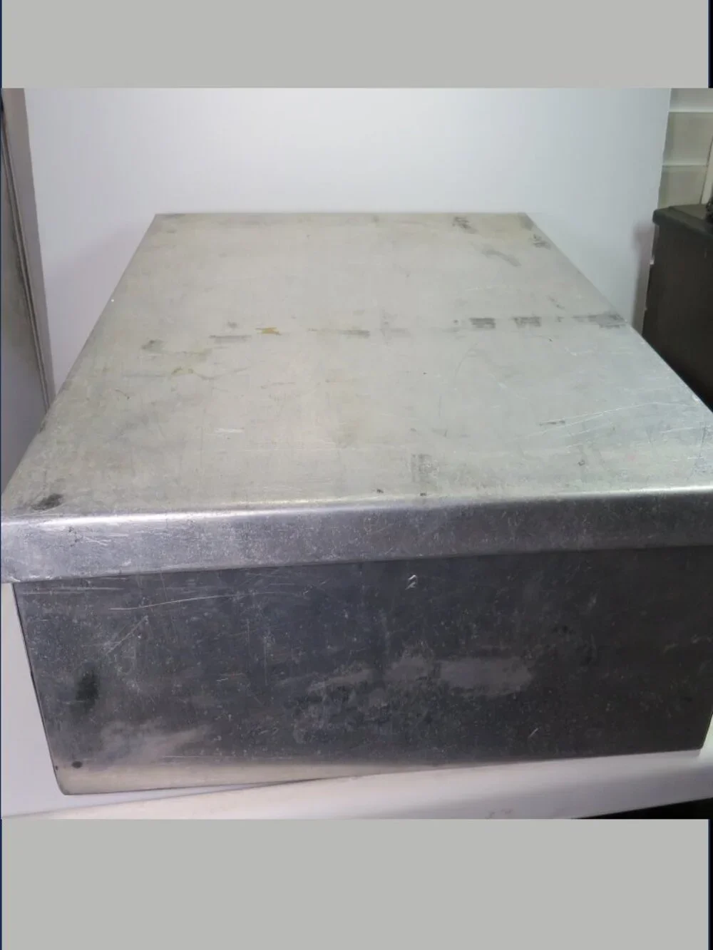 Large Aluminum Metal Storage Box w Lid 18x16.25x6 HEAVY DUTY no handle scratches